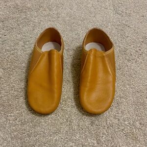 Girls Tan Jazz Shoes Size 13
